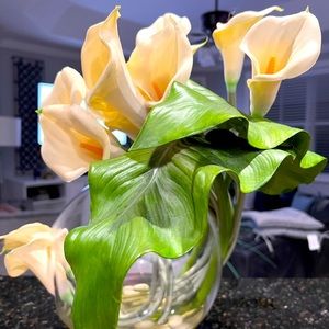 Crosswinds White Flower Arrangement